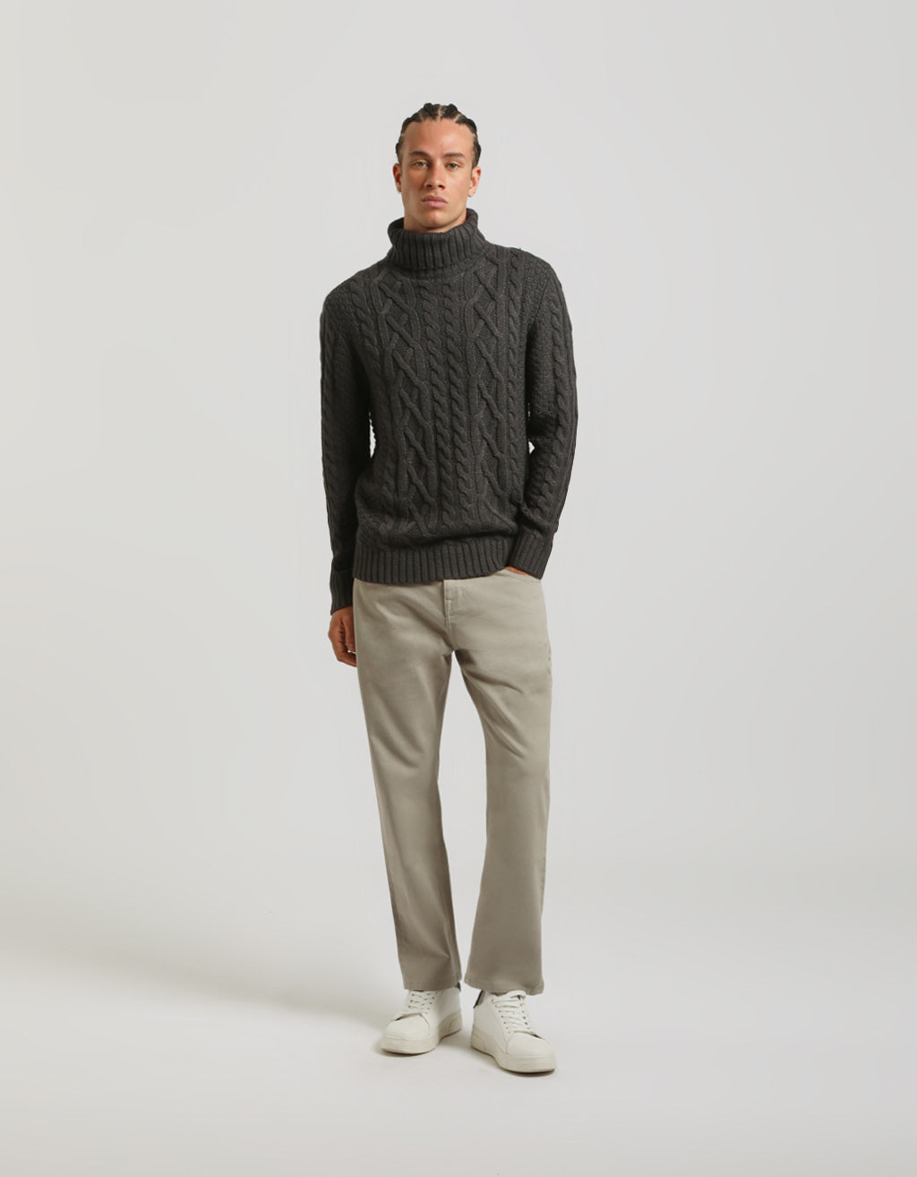 Maglia collo alto con treccia