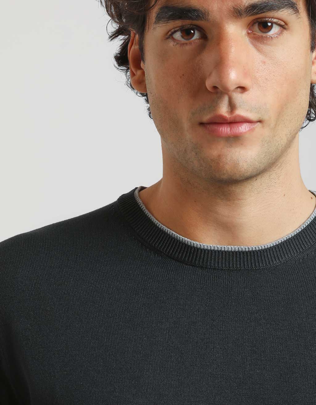 Maglia doppio collo basic