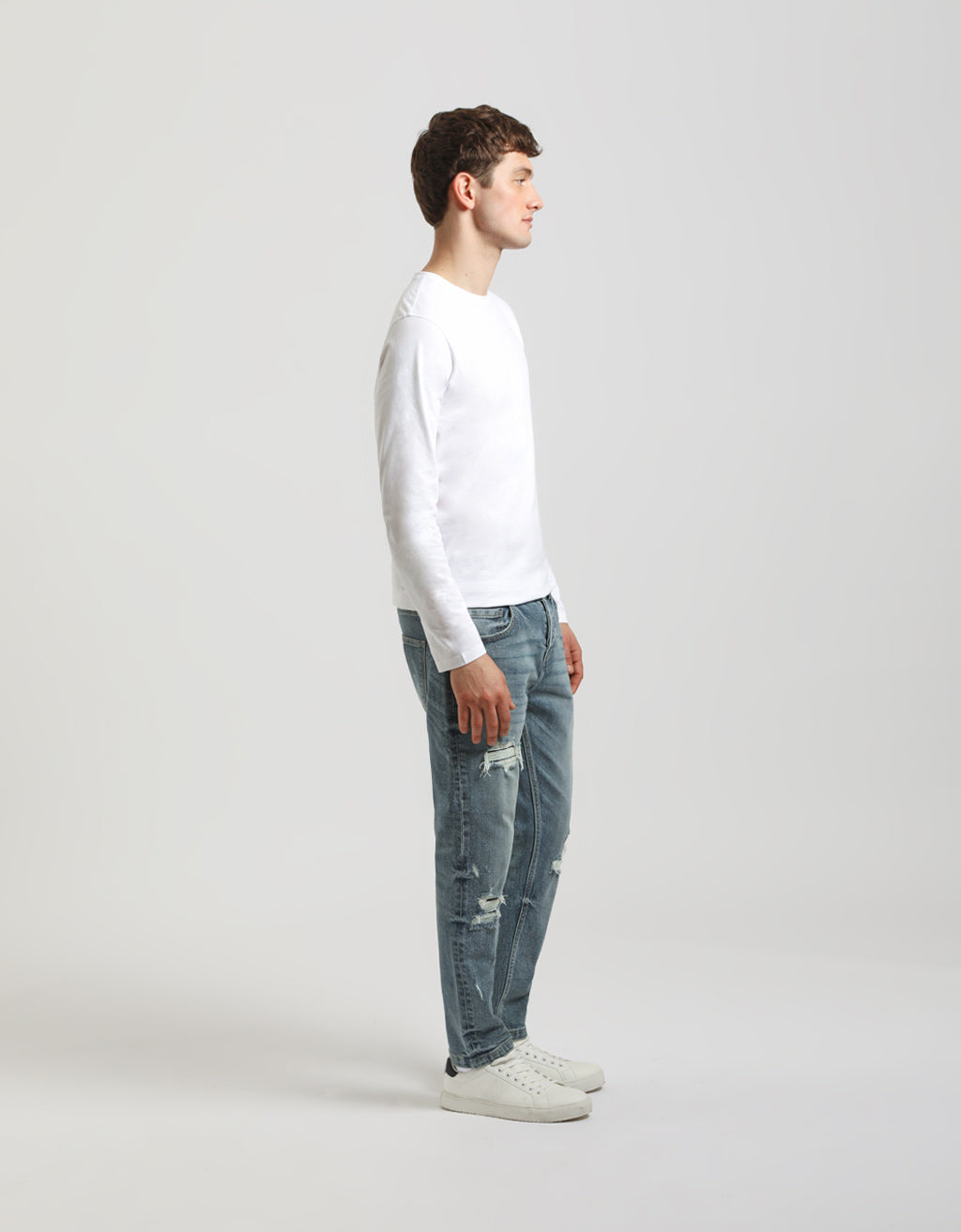 Jeans regular fit con strappi