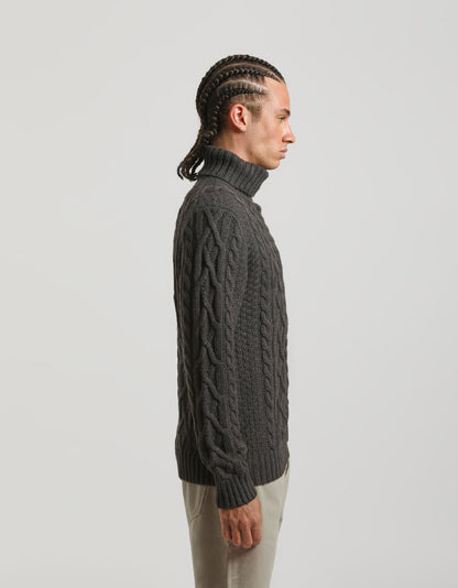 Maglia collo alto con treccia