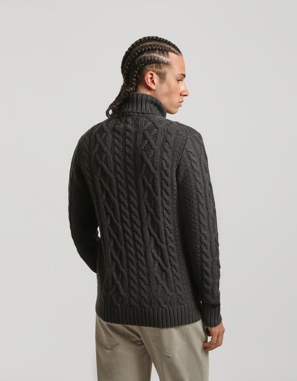Maglia collo alto con treccia