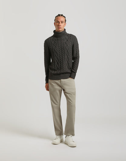 Maglia collo alto con treccia