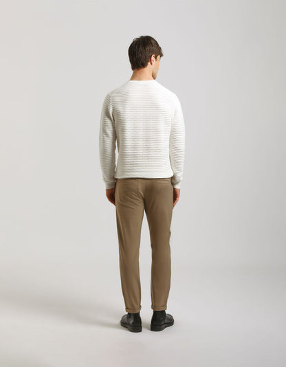 Pantaloni chino in tessuto tecnico
