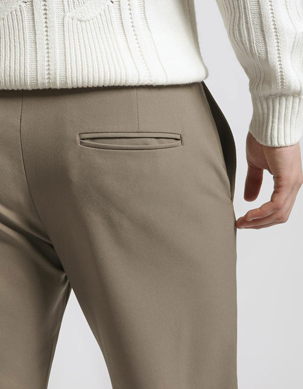 Pantaloni chino in tessuto tecnico